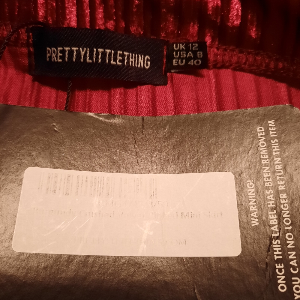 Pretty Little Thing burgundy velvet mini skirt - Picture 2 of 4